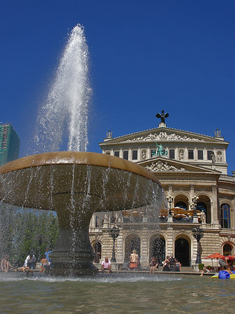 Foto Alte Oper mit Brunnen - Frankfurt am Main