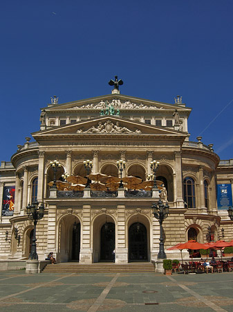 Alte Oper mit Schirmen Fotos