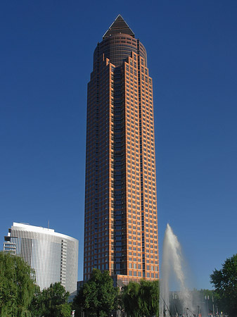 Foto Messeturm mit Ludwig-Erhard-Anlage