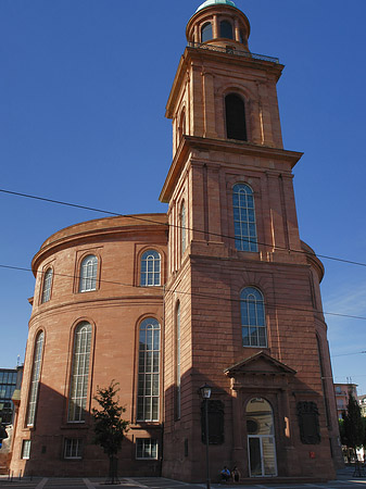 Paulskirche mit Straße Fotos