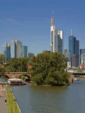 Fotos Skyline von Frankfurt mit Ufer