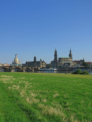 Foto Canalettoblick mit Wiese