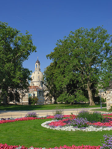 Garten vor Frauenkirche Foto 