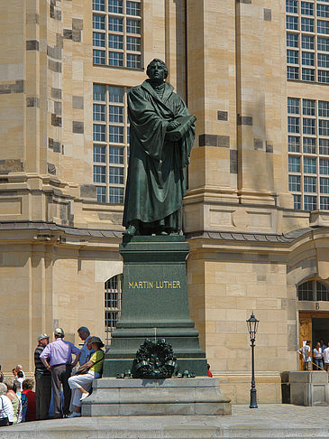 Lutherdenkmal vor der Frauenkirche Foto 