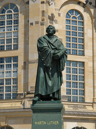 Lutherdenkmal vor der Frauenkirche Foto 