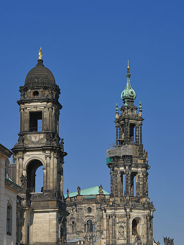 Oberlandesgericht mit Hofkirche Fotos