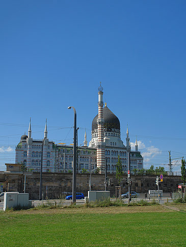 Fotos Yenidze mit Wiese