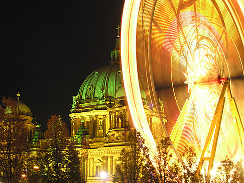 Foto Berliner Dom bei Nacht - Berlin