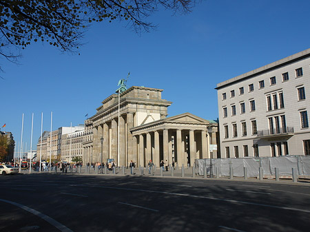 Tor von der Straße Foto 