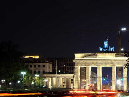 Fotos Brandenburger Tor mit Straßenverkehr | Berlin