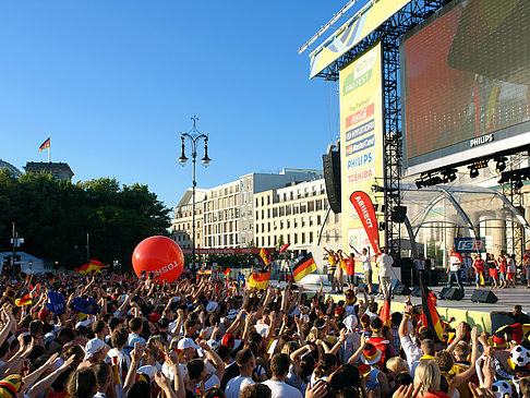 Foto Bühne auf dem Fanfest - Berlin