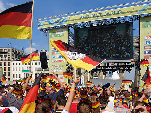 Bühne auf dem Fanfest Fotos