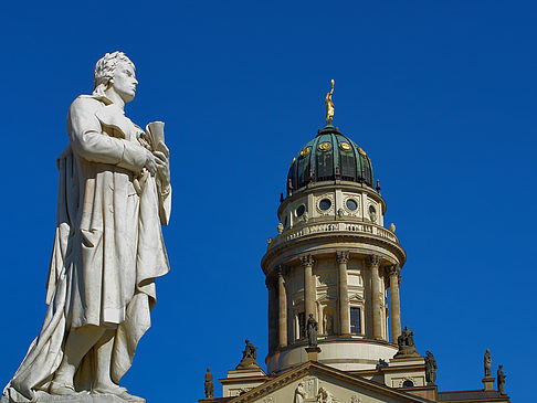 Foto Schillerdenkmal mit dem Französischen Dom - Berlin