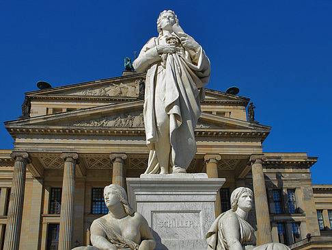 Foto Schillerdenkmal mit Konzerthaus - Berlin
