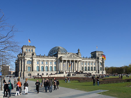 Foto Touristen am Reichstag