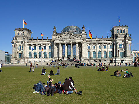 Foto Touristen am Reichstag