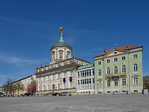 Rathaus mit Knobelsdorffhaus Fotos