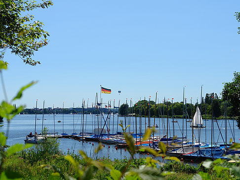 Bootsverleih und Hafen auf der Außenalster Foto 