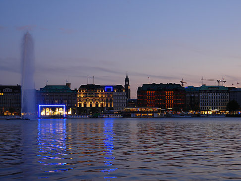 Fotos Fontäne auf der Binnenalster | Hamburg