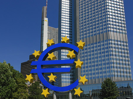 Fotos Eurozeichen mit Eurotower | Frankfurt am Main