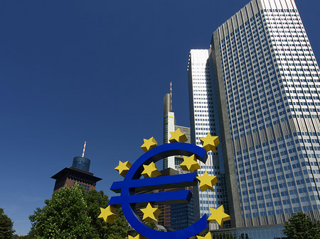 Foto Eurozeichen mit Eurotower