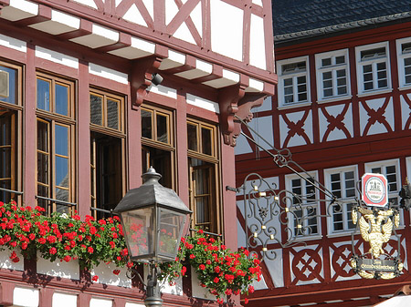 Haus Löwenstein neben großem Laubenberg