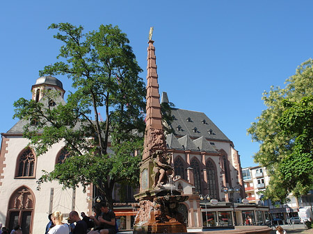 Liebfrauenkirche mit Liebfrauenbrunnen Fotos