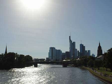 Fotos Skyline von Frankfurt mit Alter Brücke