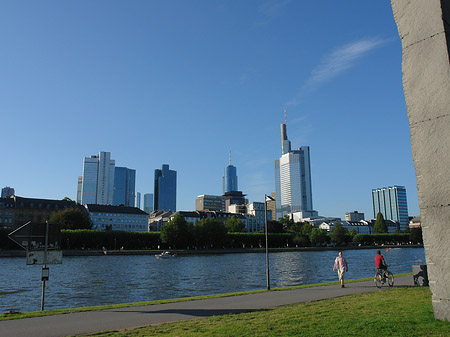 Fotos Skyline von Frankfurt mit Obelisk