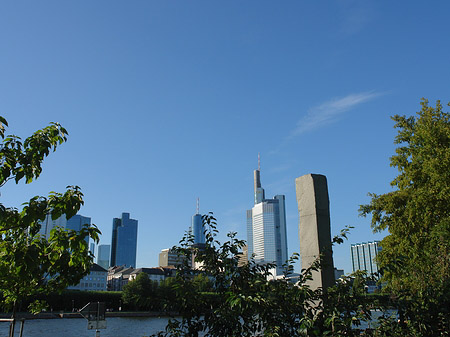 Foto Skyline von Frankfurt mit Obelisk - Frankfurt am Main