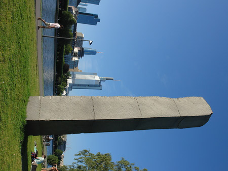 Obelisk vor Städelsches Kunstinstitut