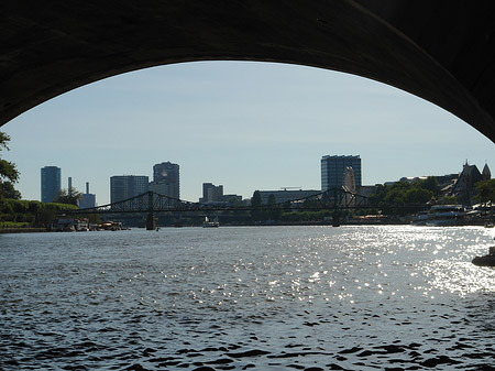 Foto Unter der alten Brücke - Frankfurt am Main