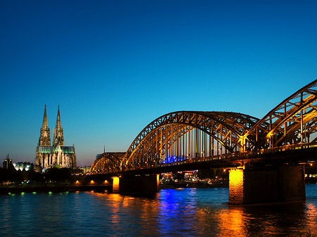 Fotos Kölner Dom hinter der Hohenzollernbrücke | Köln