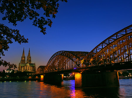Fotos Kölner Dom hinter der Hohenzollernbrücke | Köln