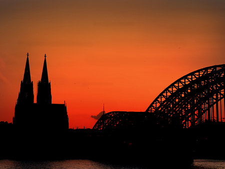 Fotos Kölner Dom hinter der Hohenzollernbrücke | Köln