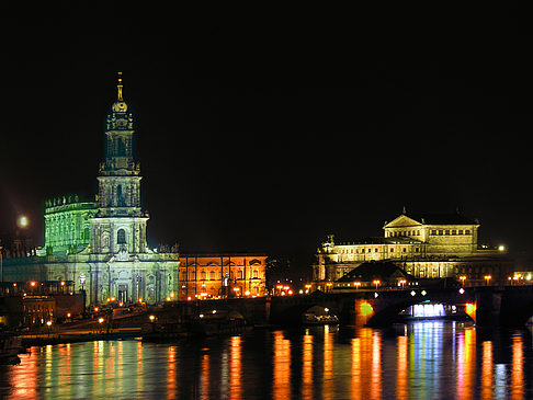 Semperoper bei Nacht