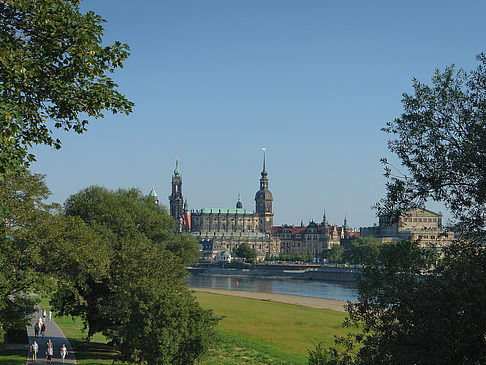 Canalettoblick durch Bäume Foto 