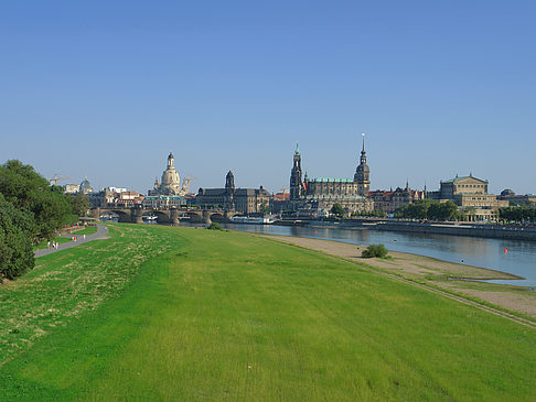 Foto Canalettoblick mit Wiese - Dresden