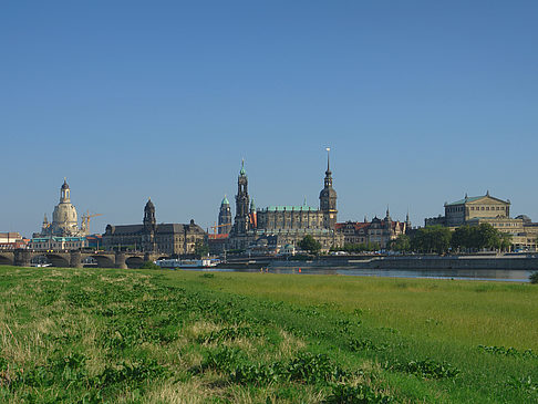 Canalettoblick mit Wiese Fotos
