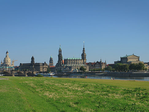 Canalettoblick mit Wiese Foto 