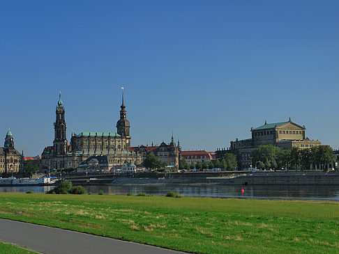 Canalettoblick mit Wiese