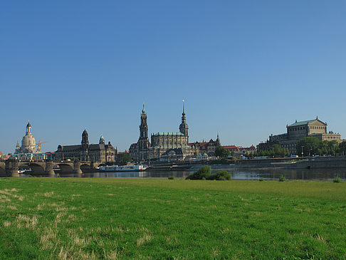 Foto Canalettoblick mit Wiese - Dresden