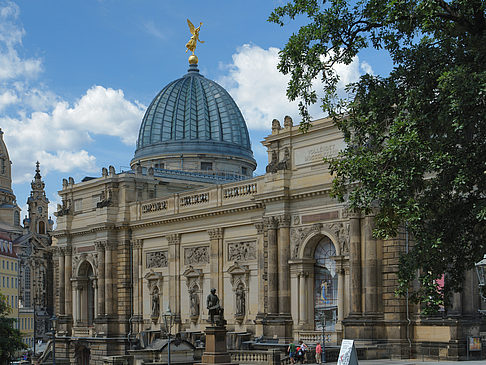 Frauenkirche und Kunstakademie