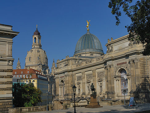 Frauenkirche und Kunstakademie Foto 
