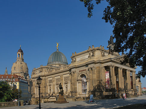 Frauenkirche und Kunstakademie
