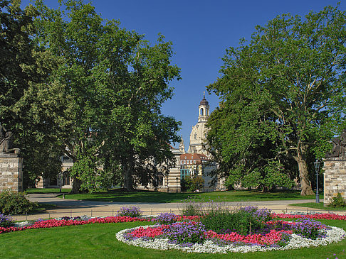 Foto Garten vor Frauenkirche