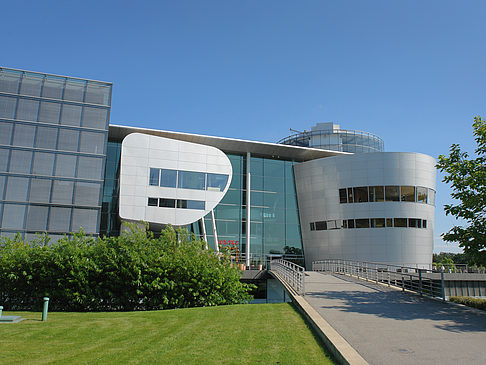 Foto Gläserne Manufaktur mit Wiese - Dresden
