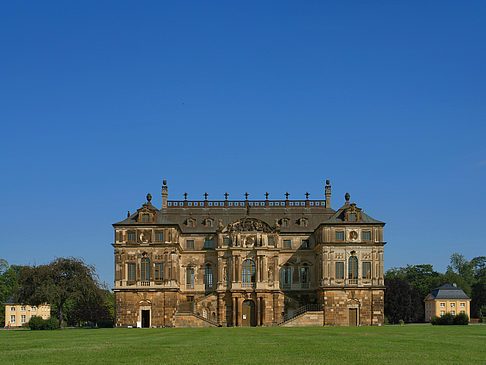 Foto Palais mit Wiese - Dresden