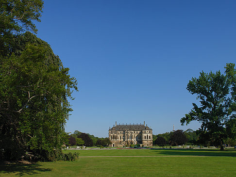 Foto Palais zwischen Bäumen - Dresden