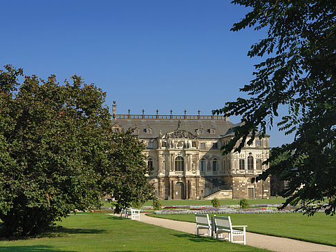 Foto Palais zwischen Bäumen - Dresden